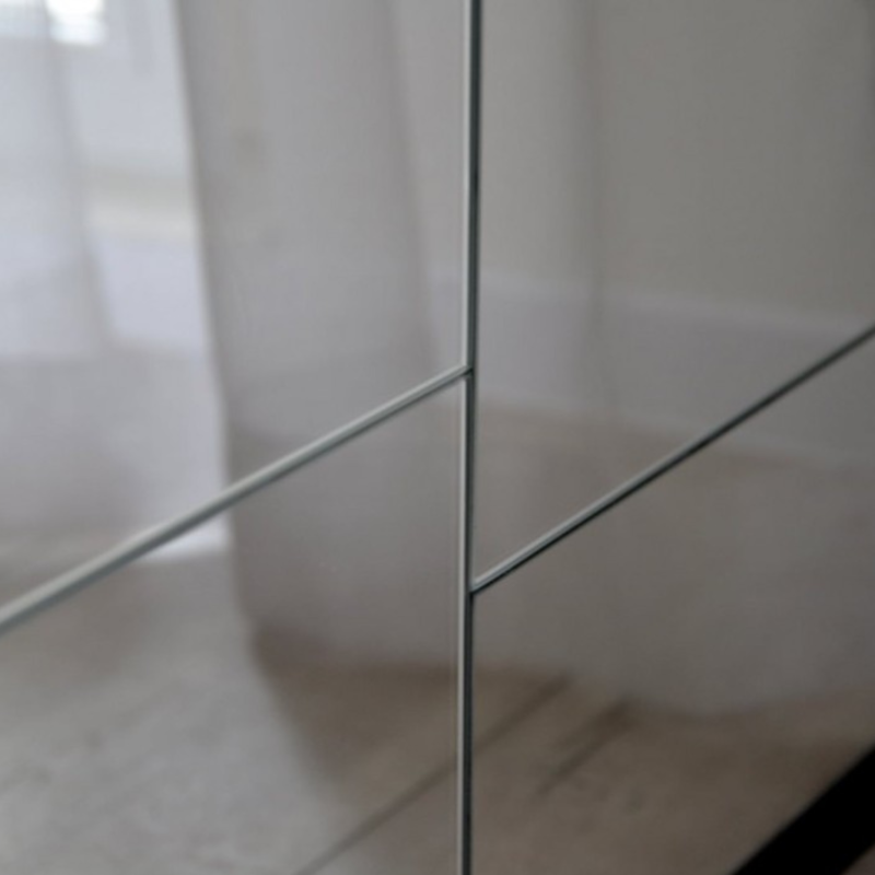 Moderne spiegel van Mirrors - TETRIS - in een mooie zwarte lijst