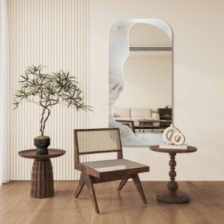 Onregelmatige spiegel op wit-goud marmer – MARBLE ZARI